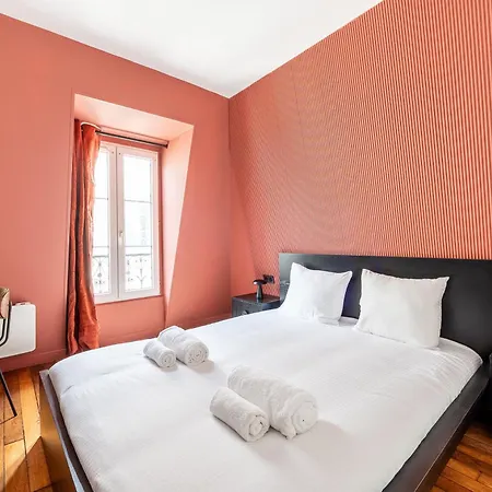 アパート - Near The Champs-elysees