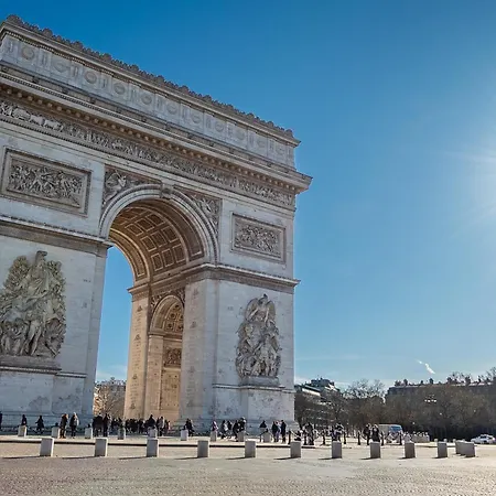 - Near The Champs-elysees アパート パリ