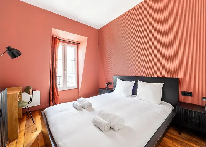 アパート - Near The Champs-elysees