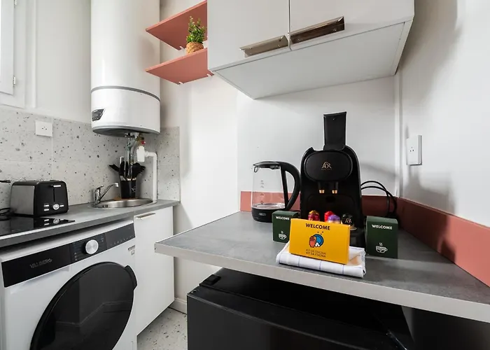 - Near The Champs-elysees アパート パリ