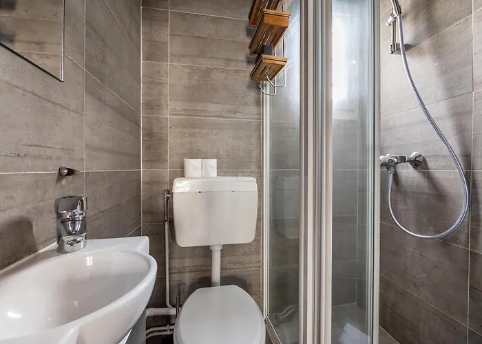 アパート - Near The Champs-elysees