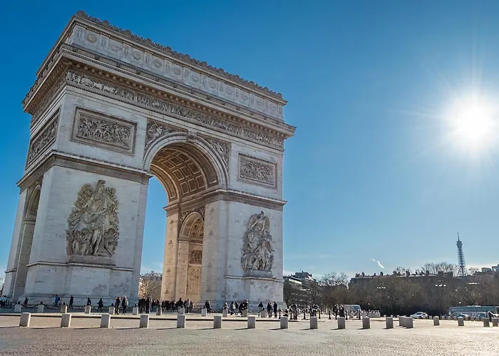 - Near The Champs-elysees アパート パリ